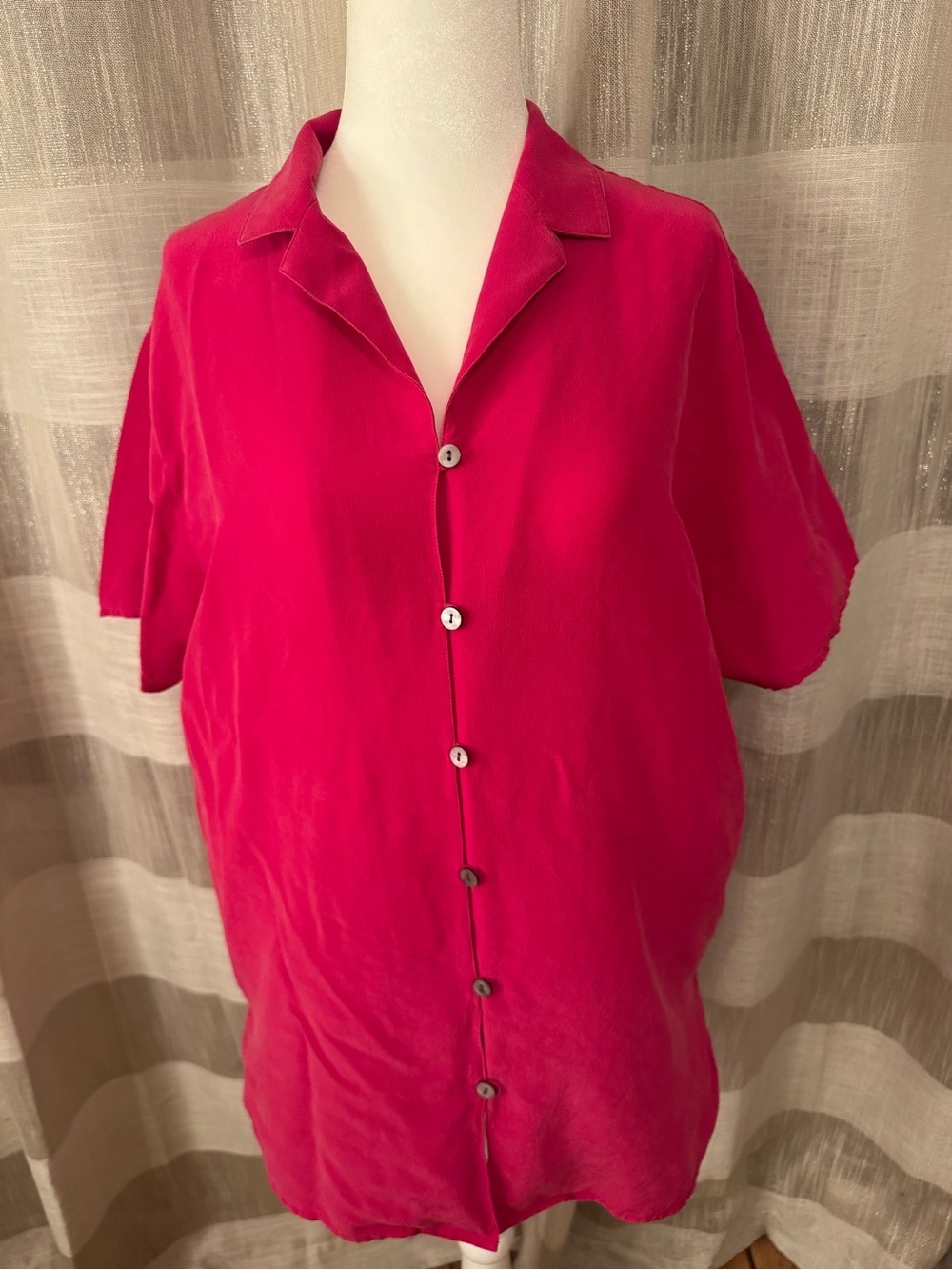 Amanda Smith Women’s Short Sleeve Pure Silk Button-Down Shirt - Hot Pink
